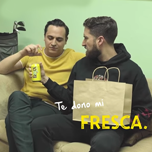 Sabes lo que es tener días así, así que mejor le donas una Fresca para que llegue relax a su casa