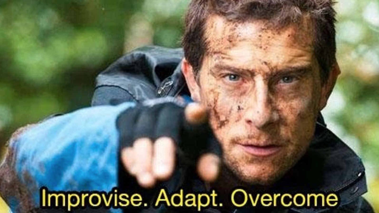 Bear Grylls Adapt Improvise Overcome Meme//nota pupitres anti-covid