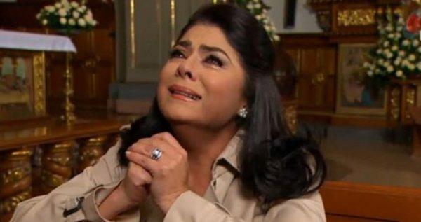 victoria ruffo rezando llorando meme